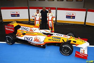 R29 The car with Fernando Alonso, Nelson Piquet Jr and Flavio Briatore