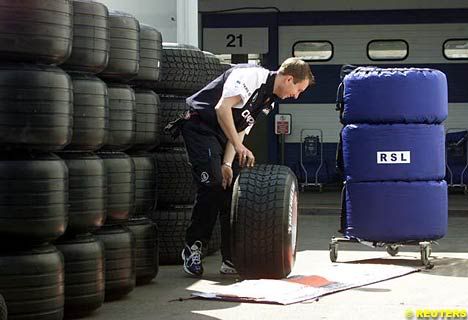 Formula  Tyres on Pirelli On The Verge Of Becoming Solo Tyre Supplier For 2011