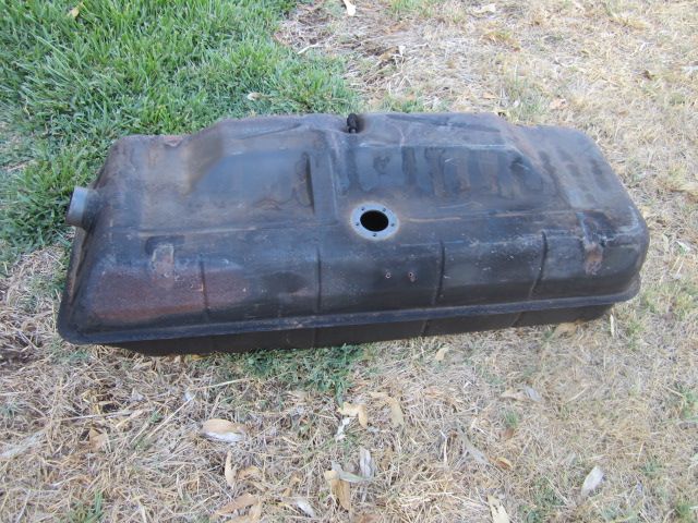 http://i196.photobucket.com/albums/aa138/choppaxs/15w-bay%20tank/IMG_2599.jpg
