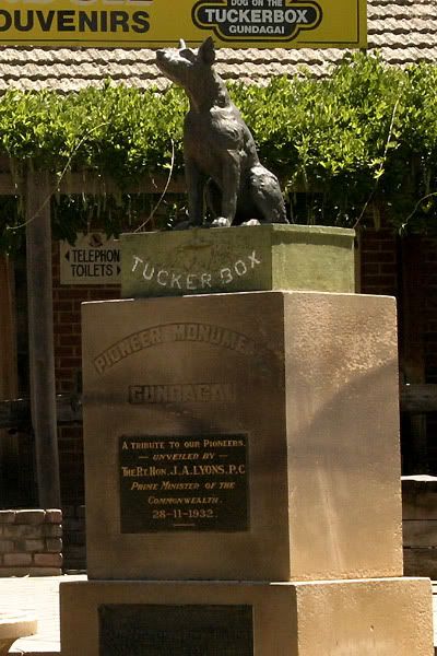 IMAGE: http://i196.photobucket.com/albums/aa169/kimpav01/tuckerbox.jpg