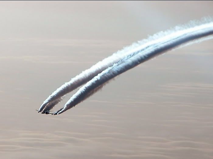 [Image: contrail_747.jpg]