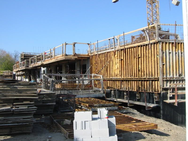 560 Queen Street South Apartment Building 43 M 14 Fl U C