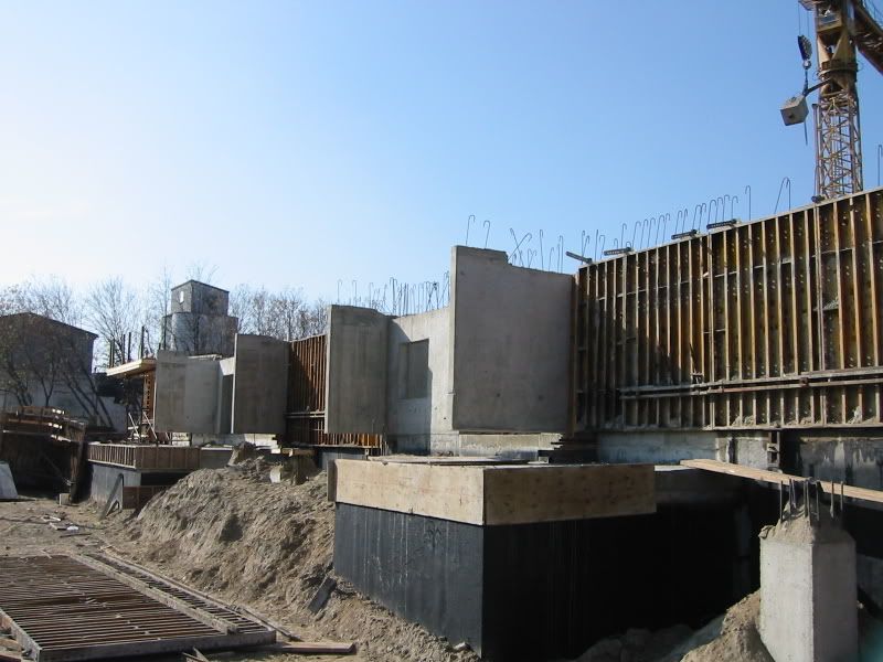 560 Queen Street South Apartment Building 43 M 14 Fl U C