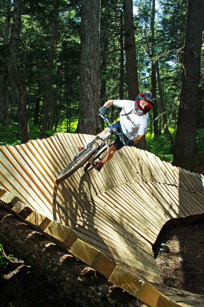 IMAGE: http://i196.photobucket.com/albums/aa267/snowboarder232/Babos02%20Photos/Cam2.jpg