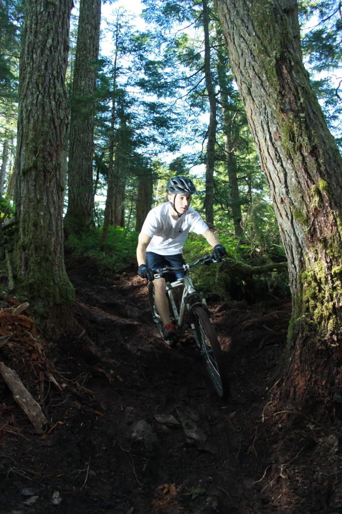 IMAGE: http://i196.photobucket.com/albums/aa267/snowboarder232/Babos02%20Photos/IMG_5024.jpg