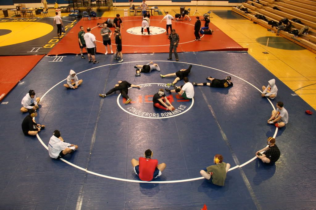 IMAGE: http://i196.photobucket.com/albums/aa267/snowboarder232/Wrestling%20Meet/IMG_0072.jpg