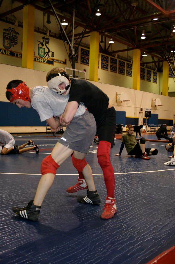 IMAGE: http://i196.photobucket.com/albums/aa267/snowboarder232/Wrestling%20Meet/IMG_0135.jpg