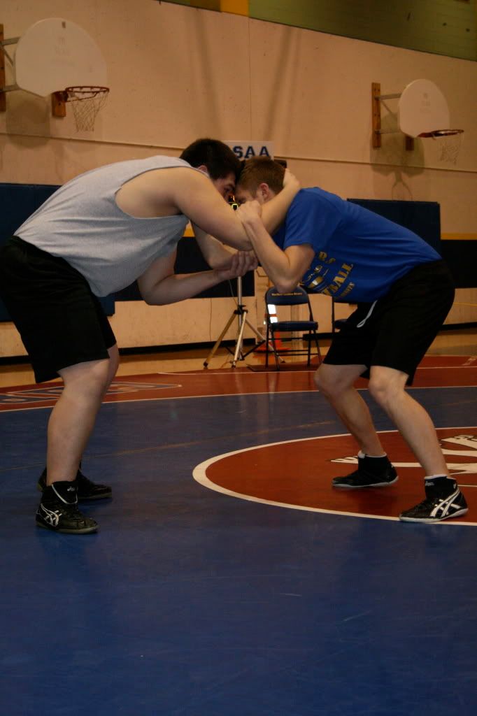 IMAGE: http://i196.photobucket.com/albums/aa267/snowboarder232/Wrestling%20Meet/IMG_0163.jpg