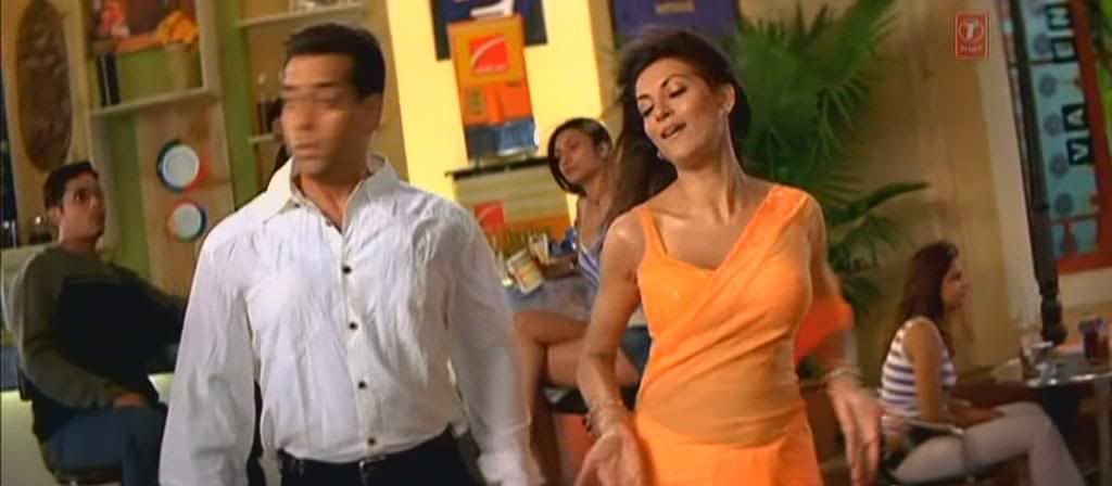 Sushmita Sen videos - Smokin Hot in an Orange Saree from 'Maine Pyar Kyun Kiya?'...