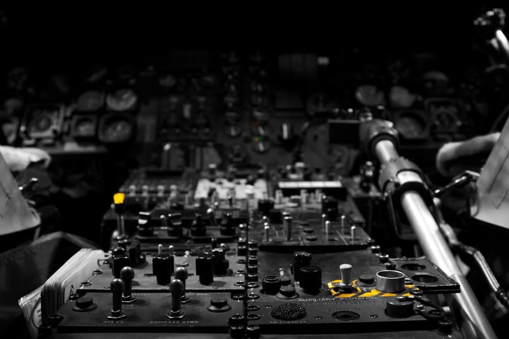 IMAGE: http://i196.photobucket.com/albums/aa42/asj7110/Cockpit.jpg