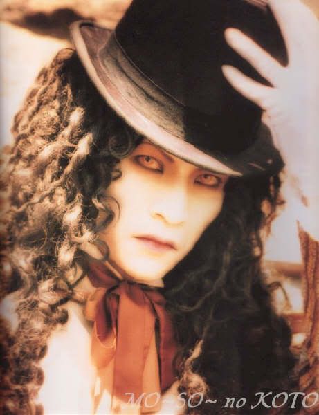 http://i196.photobucket.com/albums/aa48/unendingsin/Malice%20Mizer/Yuki-sama083.jpg