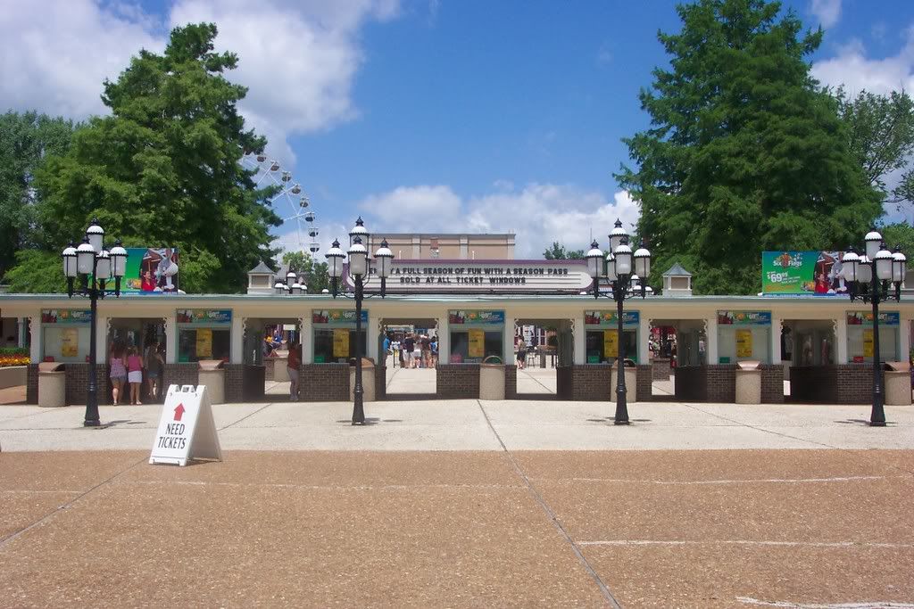 Six Flags St. Louis Entrance Photo by pikatina23 | Photobucket