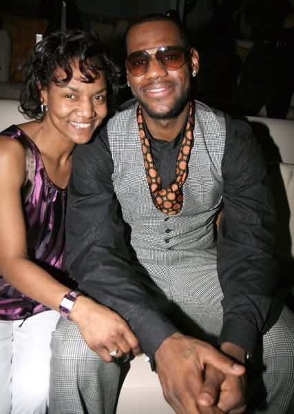 Delonte West is banging Lebrons mom!!! WTF?!?!