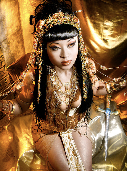 Yaya Han costumes