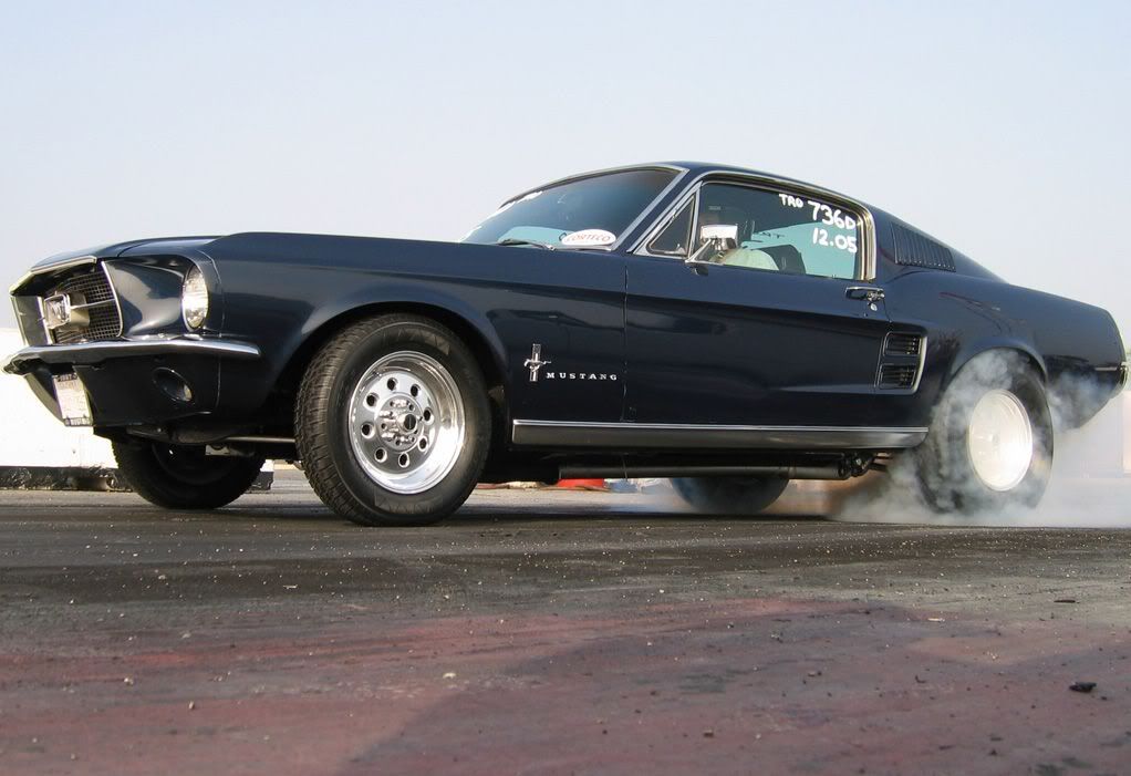 http://i196.photobucket.com/albums/aa98/trevstang/ford-mustang-burnout.jpg
