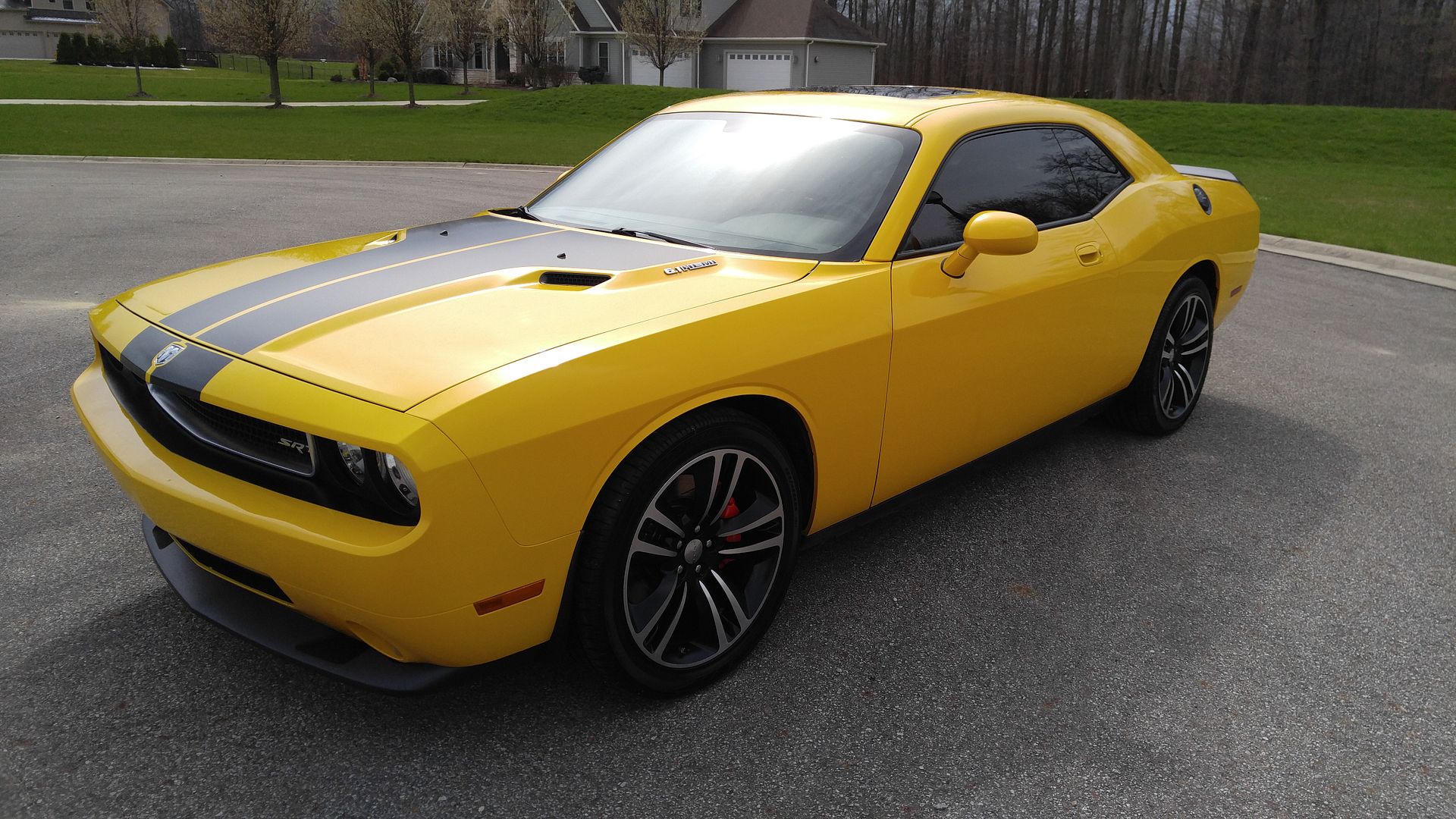  photo YELLOW CHALLENGER 1.jpg