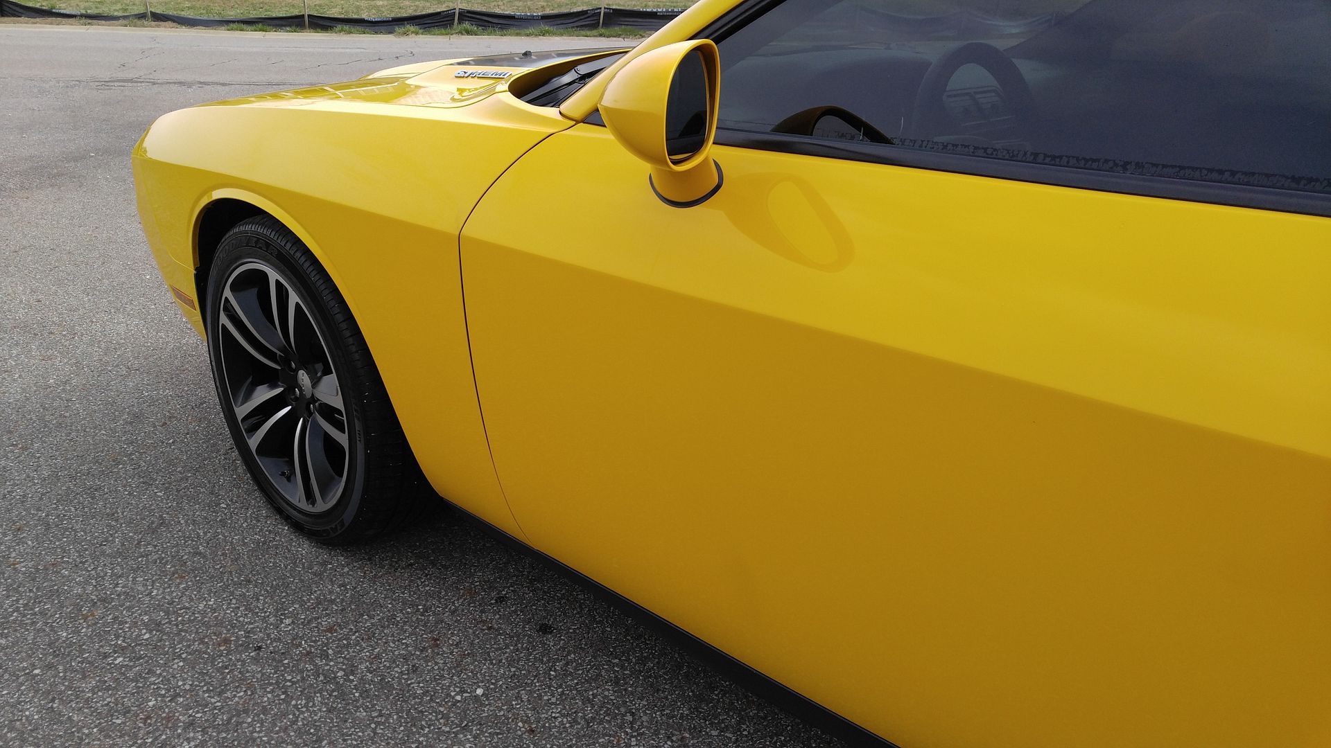  photo YELLOW CHALLENGER 11.jpg